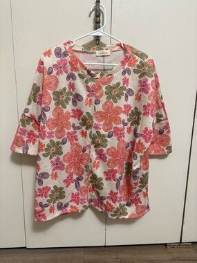 Hopely Floral Top Cream Pink Green Boho Short Sleeve Casual Woman Medium NWOT